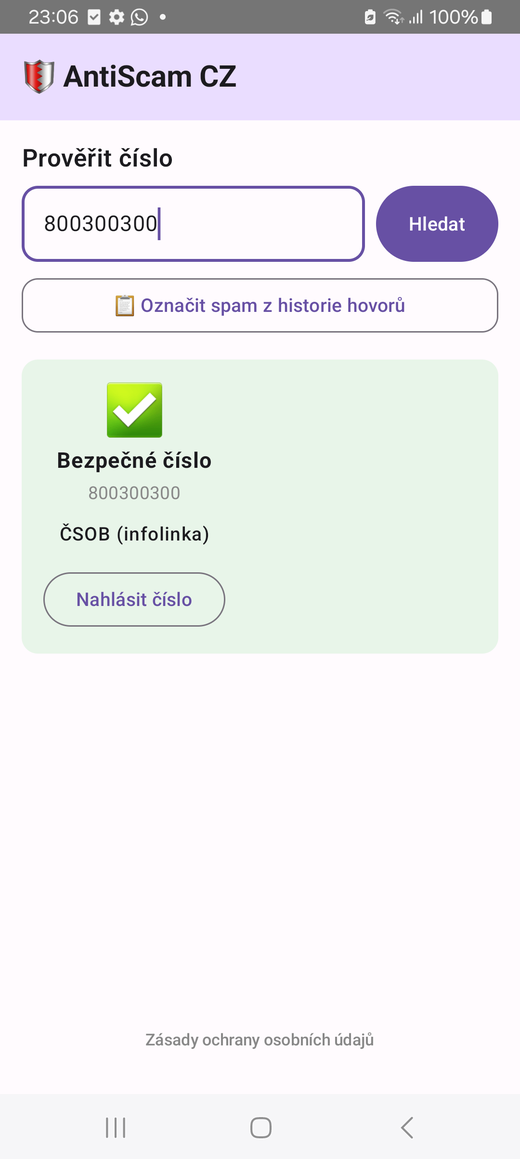 Aplikace označuje ověřenou infolinku banky jako bezpečné číslo